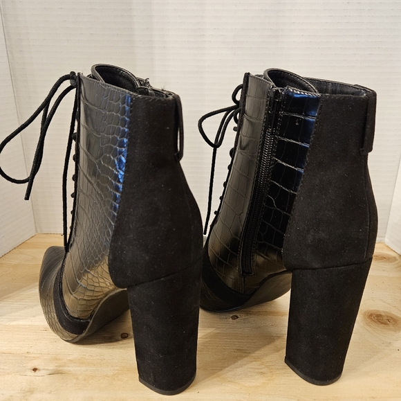Women's Shoedazzle Ankle Boots - Picture 4 of 5
